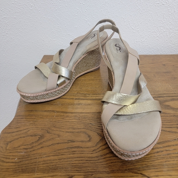 SoftWalk Shoes - #20 NWOB Soft Walk Tan Platform Slingback Sandals 10.5N